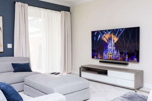 Fernseher, DVD-Player, Stereoanlage, Arbeitsbereiche