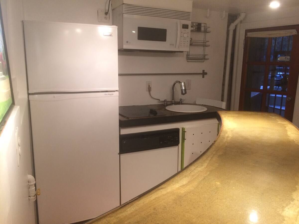 Frigorífic, microones, forn i placa de cuina 