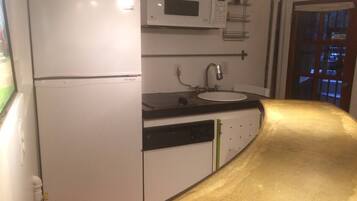 Frigorífic, microones, forn i placa de cuina