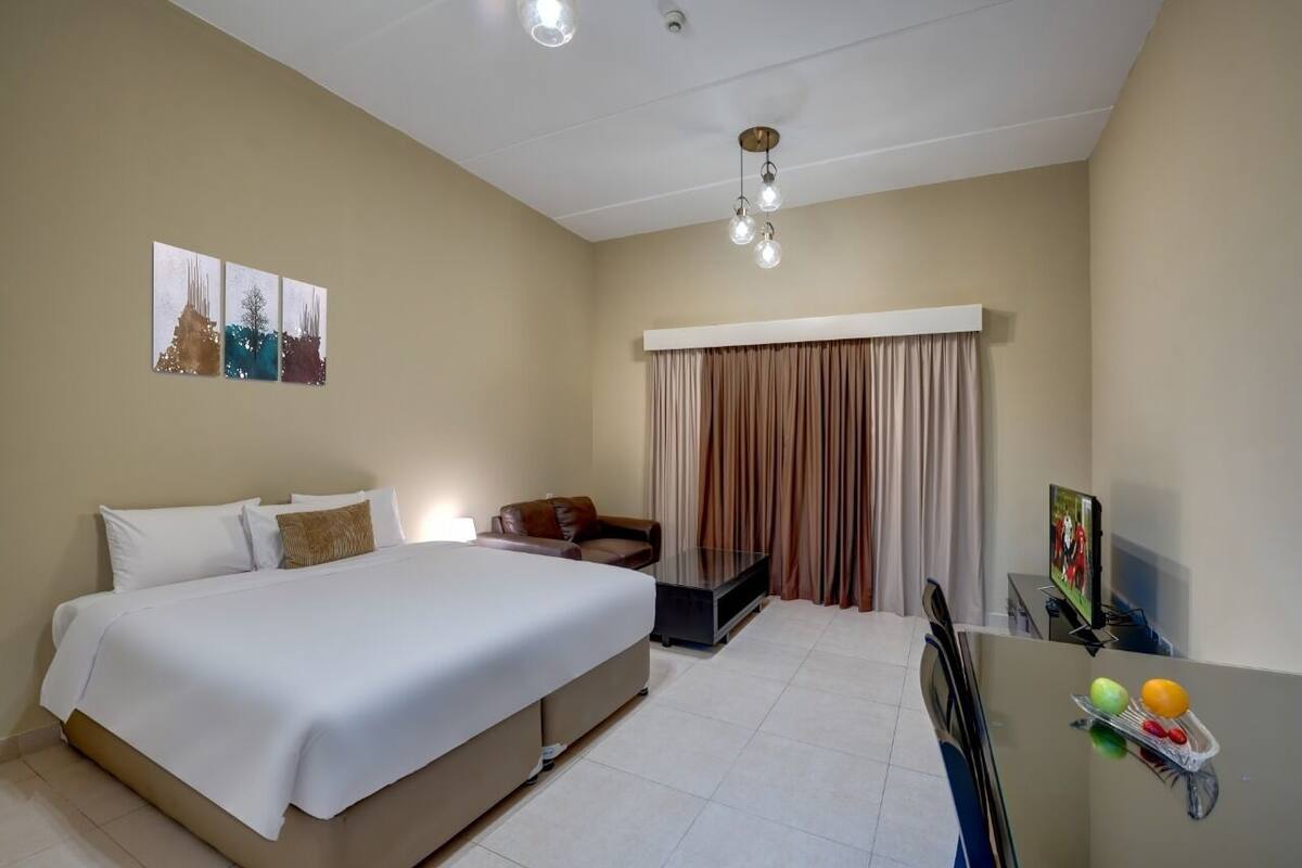 2 bedrooms, down duvets, memory-foam beds, individually furnished