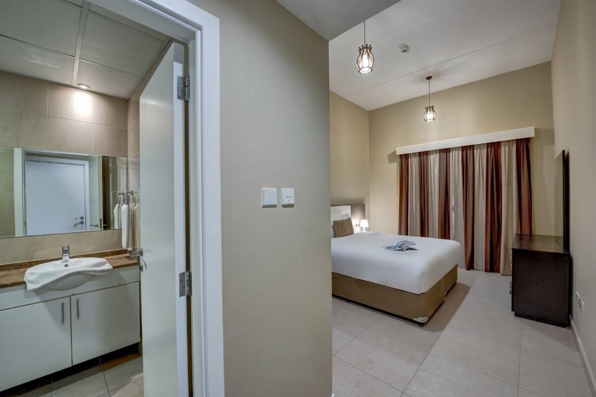 2 bedrooms, down duvets, memory-foam beds, individually furnished