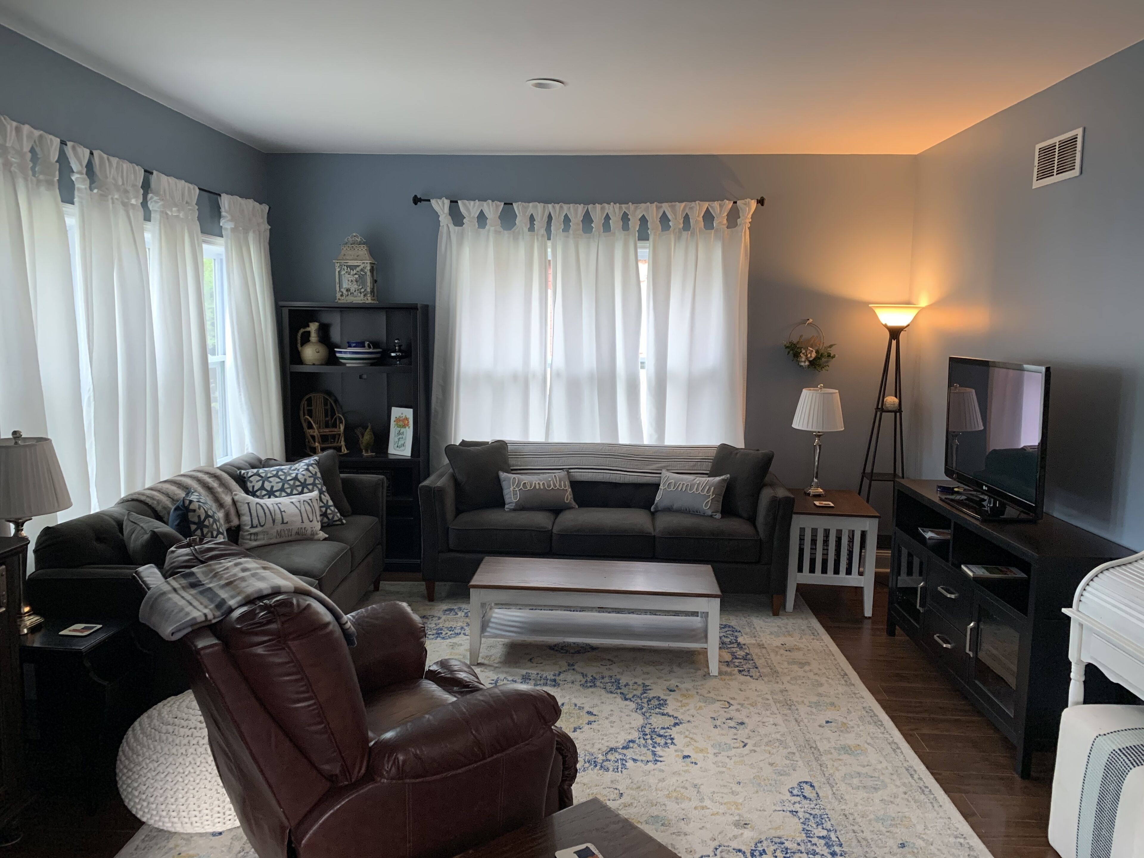 Smart TV, books, stereo