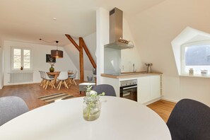 Fridge, oven, dishwasher, highchair