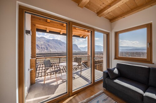 Helle Ferienwohnung "1 Weger" mit Panoramablick auf die Berge, WLAN & Balkon
