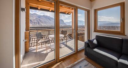 Bright Apartment "1 Weger" with Panoramic Mountain View, Wi-Fi & Balcony