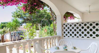 Casa Spiaggia Bianca | outdoor area, centre, a/c