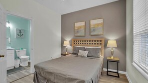 3 chambres, bureau, fer et planche à repasser, accès au Wi-Fi (inclus)