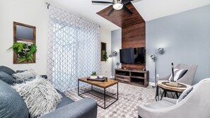 TV, DVD player - New Listing! Storey Lake Resort, 6mi to Disney & 11mi to Universal - GRH439081 (Kissimmee)