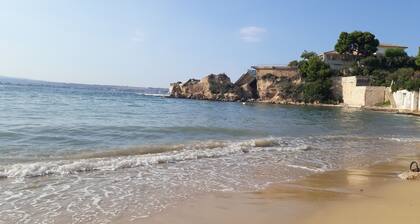 House Located in the historic center of Augusta. Clear water beach 80 m away