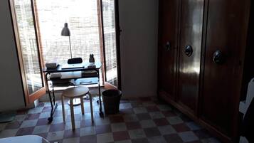 4 camere, ferro/asse da stiro, Wi-Fi gratuito, lenzuola