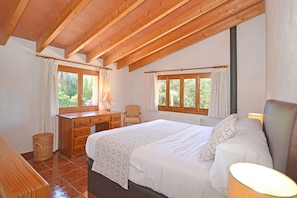 2 dormitoris, planxa i posts de planxar, wifi gratuïta i roba de llit