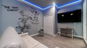 Televisión, videojuegos, reproductor de DVD, futbolito
