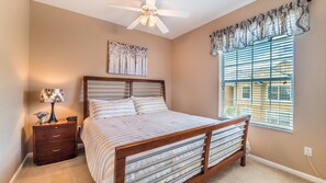 3 habitaciones, escritorio, tabla de planchar con plancha y wifi gratis 