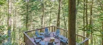 Luxe Fightingtown Creek Cabin: 2 King Suites & Spa