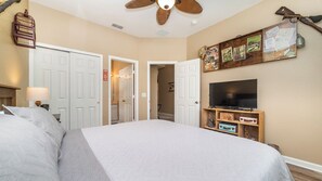 5 bedrooms, desk, iron/ironing board, free WiFi
