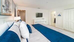 4 bedrooms, desk, iron/ironing board, free WiFi - New Listing! Storey Lake Resort, 6mi to Disney & 11mi to Universal - GRH438790 (Kissimmee)