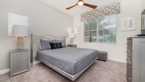 5 Schlafzimmer, Schreibtisch, Bügeleisen/Bügelbrett, kostenloses WLAN