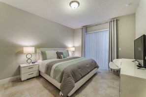 6 bedrooms, desk, iron/ironing board, free WiFi - New Listing! Solterra Resort, 7mi to Disney & 17mi to Universal - GRH439031 (Davenport)