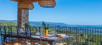 Villa La Cauquière with breathtaking view – Luberon -Provence