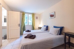 6 slaapkamers, een strijkplank/strijkijzer, gratis wifi, beddengoed