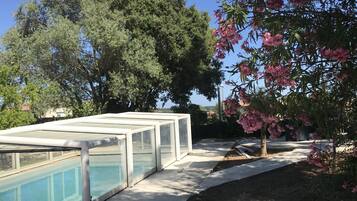 Piscina all'aperto, una piscina riscaldata