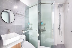 Deluxe-Studio, Nichtraucher, Küche | Badezimmer | Dusche, Hydromassagedusche, Haartrockner, Hausschuhe