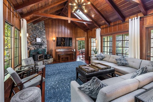 Rivendell ~ Lovely Riverfront Home, Classic Style with Modern Amenities