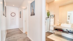 Hair dryer, towels - Casa Luz - Stunning Family Home by LovelyStay (Prazeres)