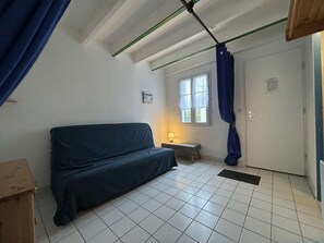 TV - 3-room house, terrace, near beach, quiet (Saint-Georges-d'Oléron)