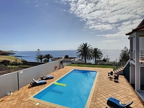 Et oppvarmet basseng