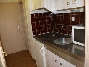 Fridge, microwave