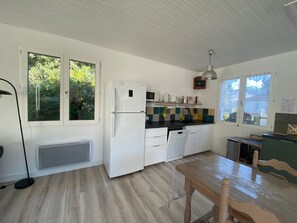 ثلاجة، ميكروويف، فرن، موقد طهي مسطح