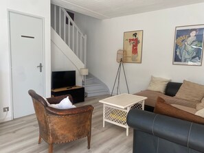 Televisión y chimenea 
