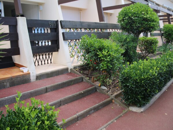 Exterior detail - Studio in Cap d'Agde with terrace and parking near the port (Cap d'Agde naturisme)