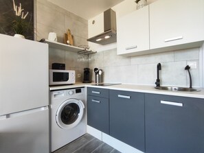 Unclassified image, 4 of 11, button