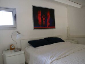 1 bedroom, free WiFi - Cozy Villa in Agde with Parking, A/C, WiFi, Terrace, and Modern Amenities (Cap d'Agde naturisme)