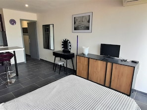 Iron/ironing board - Seaside Studio with Terrace, AC & Parking - Heliopolis (Cap d'Agde naturisme)