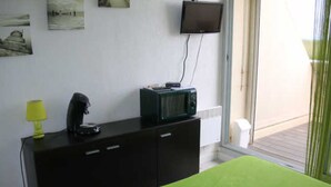 Room - Cozy studio for 2 with terrace and parking in Cap d'Agde (Cap d'Agde naturisme)