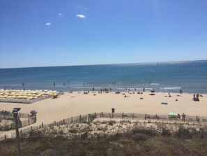 A beach with a sandy area, a wooden fence, and a clear blue sky. - Cozy studio for 2 with terrace and parking in Cap d'Agde (Cap d'Agde naturisme)