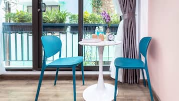 Premium Studio, Non Smoking, Kitchen | Room amenity