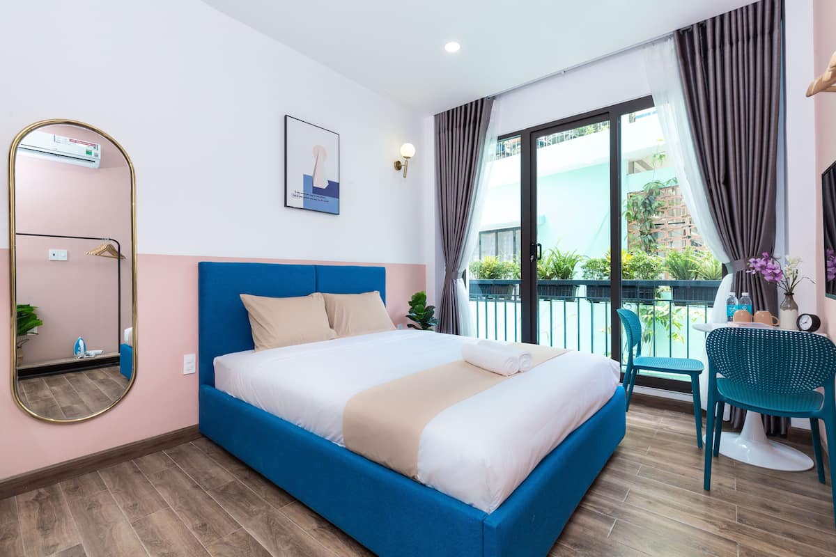 Premium Studio, Non Smoking, Kitchen | Desk, laptop workspace, iron/ironing board, free WiFi