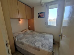 2 bedrooms - Air-conditioned apartment, 2-4 ppl, pool, secure parking (Cap d'Agde naturisme)