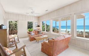 TV - RARE FIND~Beachfront~Endless Ocean Views~Prime Seaside~Butterfly Bluff (Santa Rosa Beach)