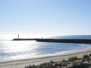 Beach - Spacious Studio with A/C, Terrace & Parking - 2 Guests, Close to Amenities, Elevator Access (Cap d'Agde naturisme)