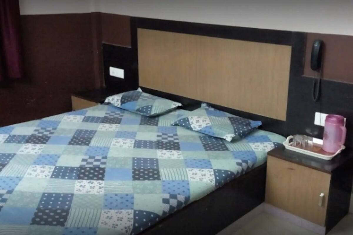 Egyptian cotton sheets, premium bedding, down comforters