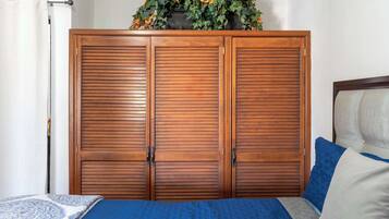 2 dormitorios, tabla de planchar con plancha, wifi y ropa de cama