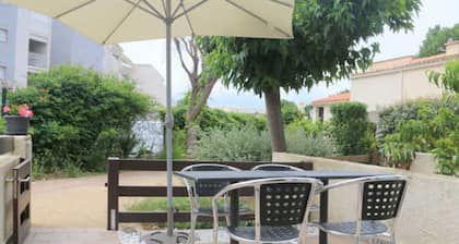 Villa climatizada con WIFI, terraza y parking privado en Agde