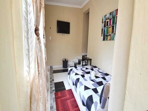 10 bedrooms, free WiFi - HOME AWAY FROM HOME (Randburg)