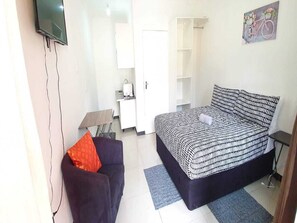 10 bedrooms, free WiFi - HOME AWAY FROM HOME (Randburg)