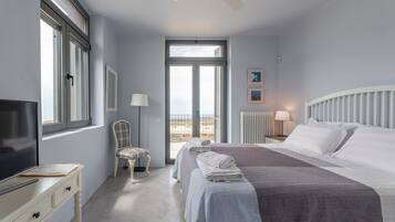 6 bedrooms, in-room safe, iron/ironing board, WiFi